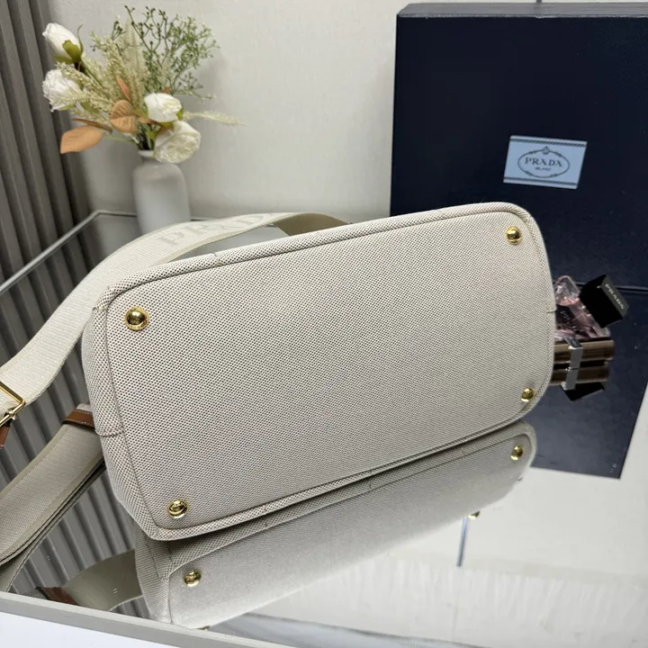 スーパーコピー プラダ キーホルダー