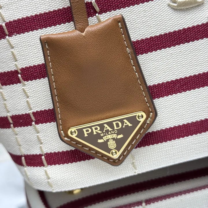 スーパーコピー プラダ キーホルダー