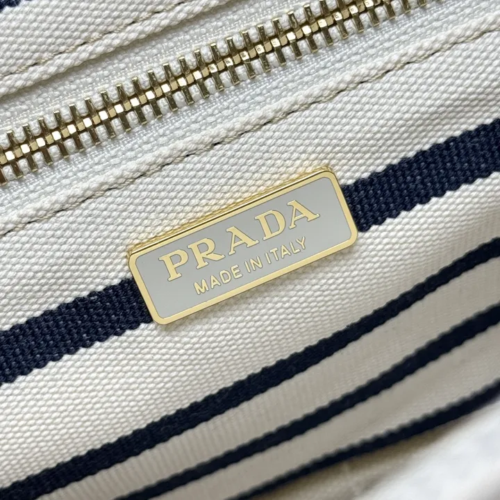 スーパーコピー プラダ キーホルダー