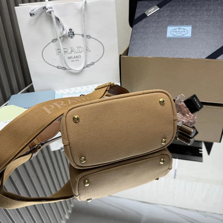 スーパーコピー プラダ キーホルダー