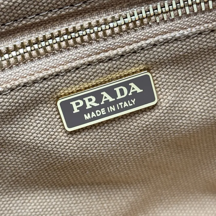 スーパーコピー プラダ キーホルダー