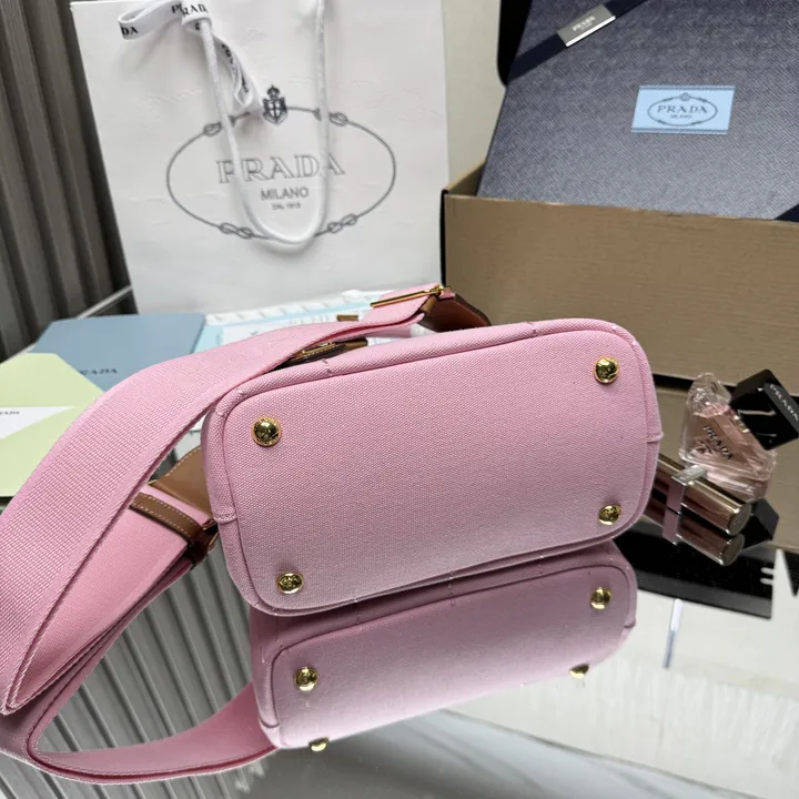 スーパーコピー プラダ キーホルダー