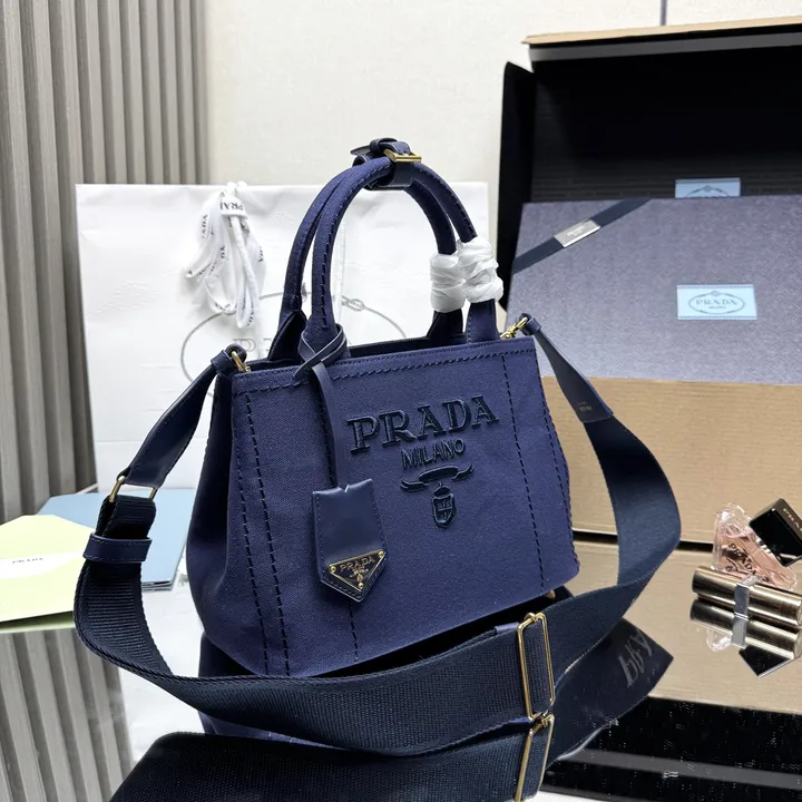 スーパーコピー プラダ キーホルダー