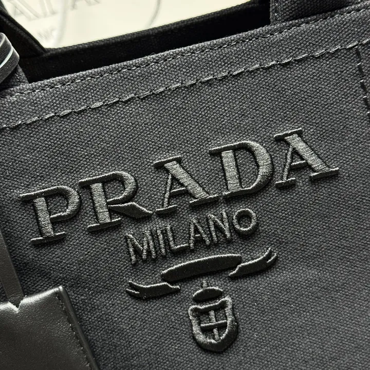 スーパーコピー プラダ キーホルダー