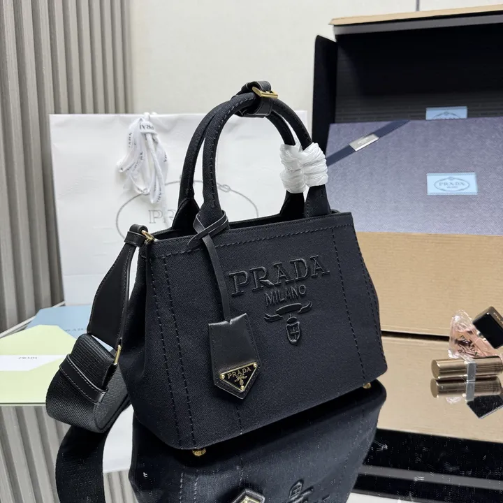 スーパーコピー プラダ キーホルダー