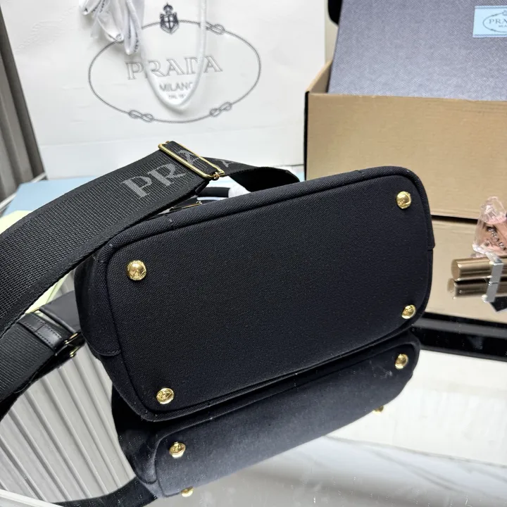 スーパーコピー プラダ キーホルダー