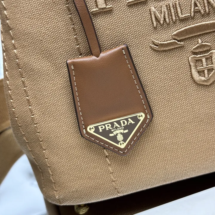 スーパーコピー プラダ キーホルダー