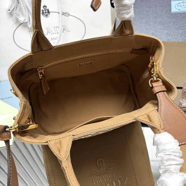 スーパーコピー プラダ キーホルダー