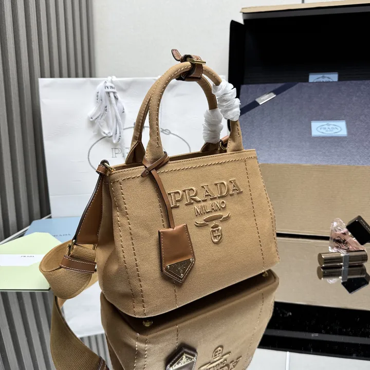 スーパーコピー プラダ キーホルダー