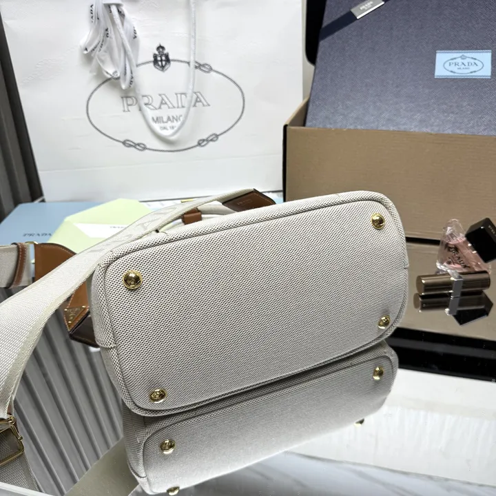 スーパーコピー プラダ キーホルダー