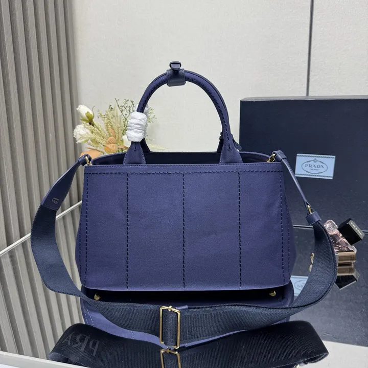 スーパーコピー プラダ キーホルダー