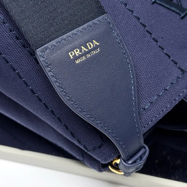 スーパーコピー プラダ キーホルダー