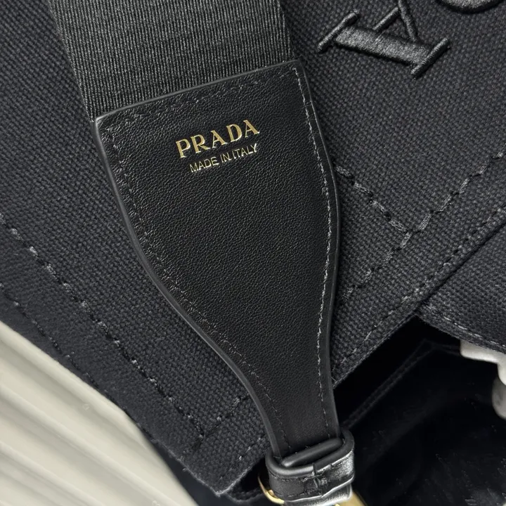 スーパーコピー プラダ キーホルダー