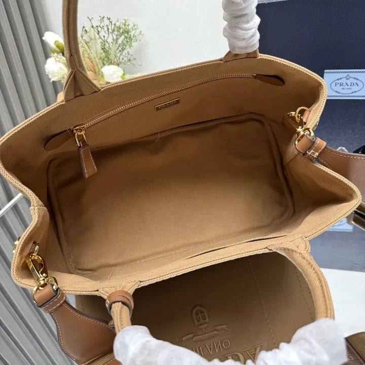 スーパーコピー プラダ キーホルダー