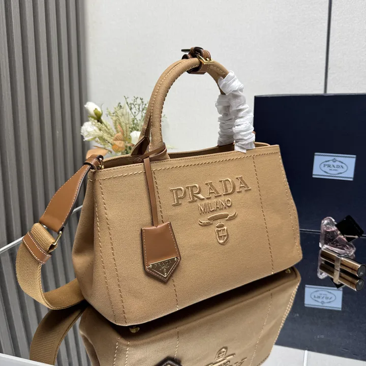 スーパーコピー プラダ キーホルダー