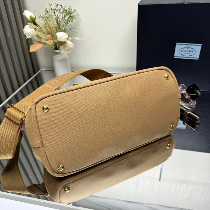 スーパーコピー プラダ キーホルダー