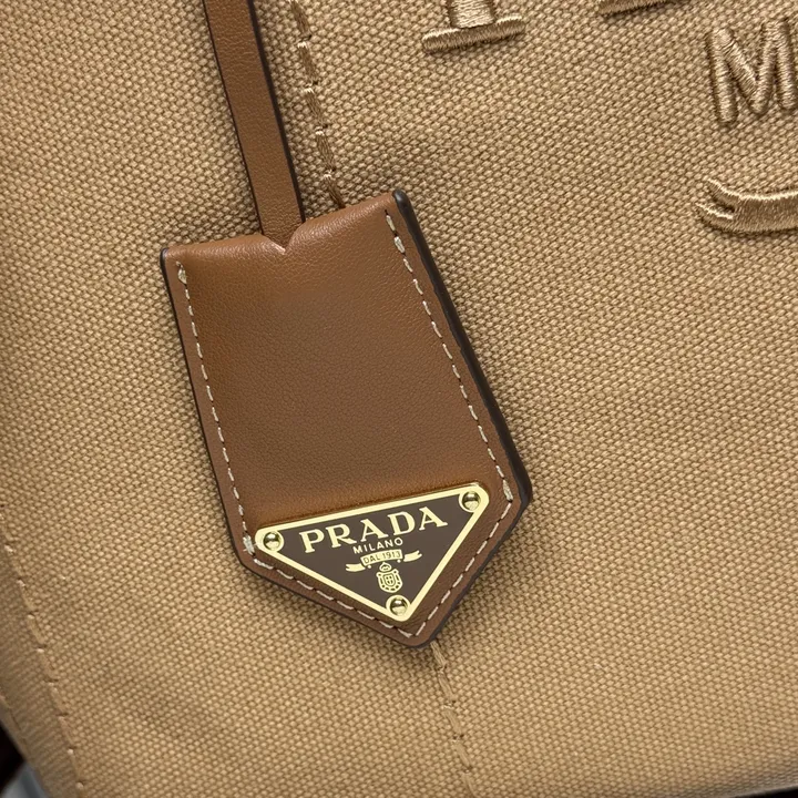 スーパーコピー プラダ キーホルダー