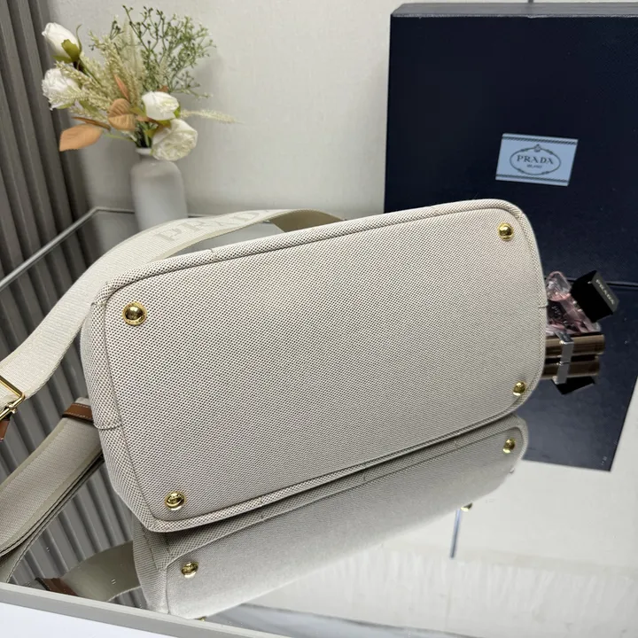 スーパーコピー プラダ キーホルダー