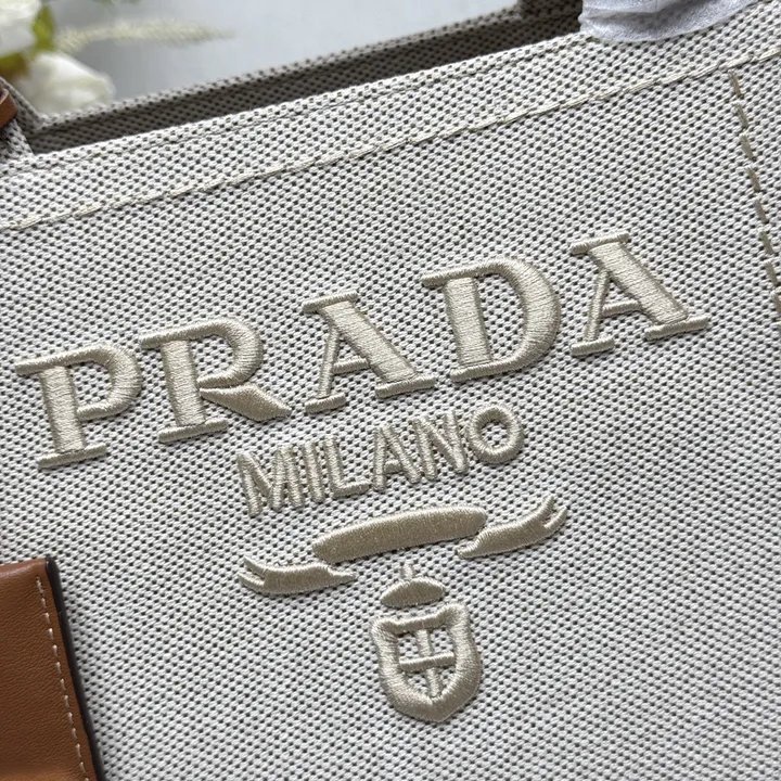 スーパーコピー プラダ キーホルダー