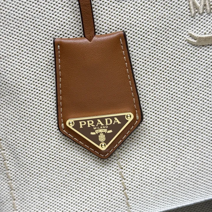 スーパーコピー プラダ キーホルダー