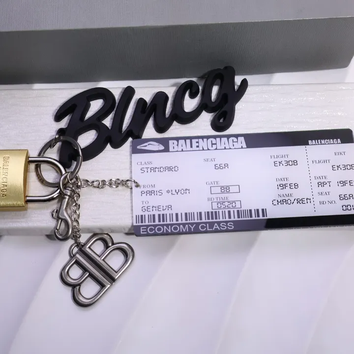 スーパーコピー バレンシアガ キーホルダー