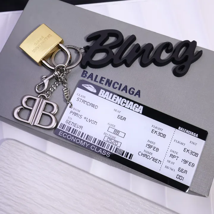 スーパーコピー バレンシアガ キーホルダー