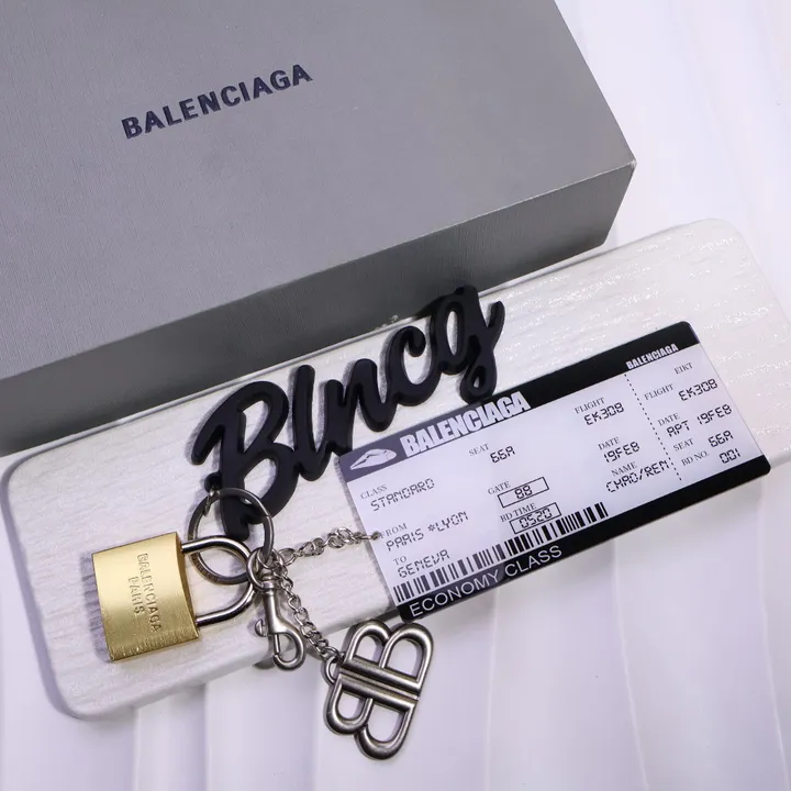 スーパーコピー バレンシアガ キーホルダー