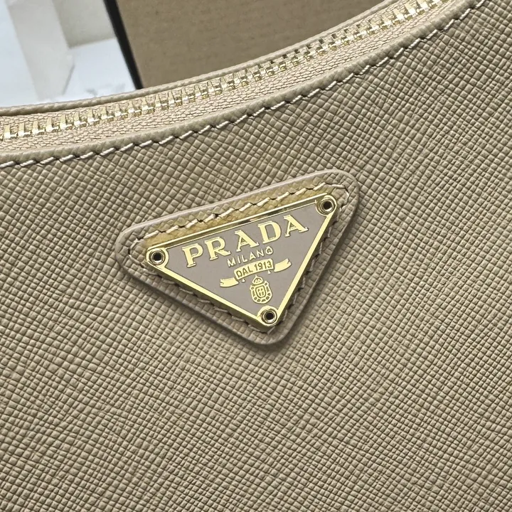 スーパーコピー プラダ キーホルダー