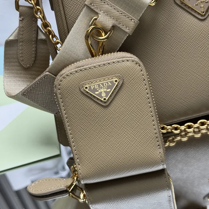 スーパーコピー プラダ キーホルダー