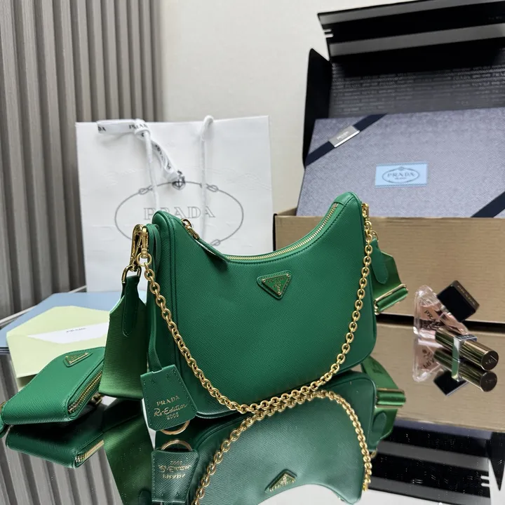 スーパーコピー プラダ キーホルダー