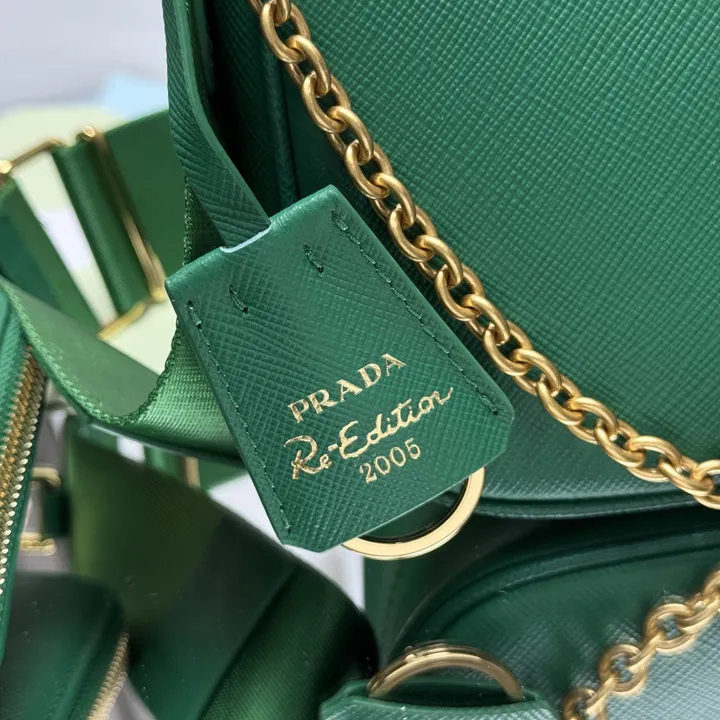 スーパーコピー プラダ キーホルダー