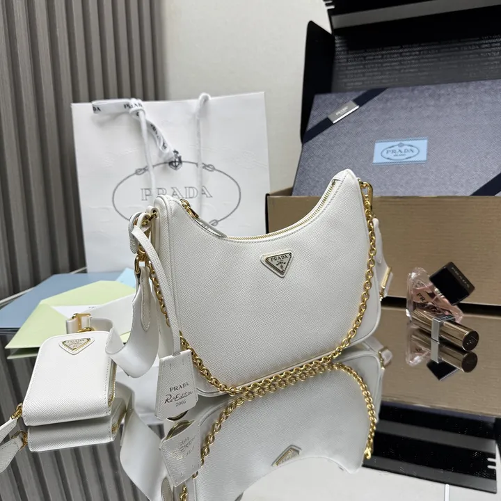 スーパーコピー プラダ キーホルダー