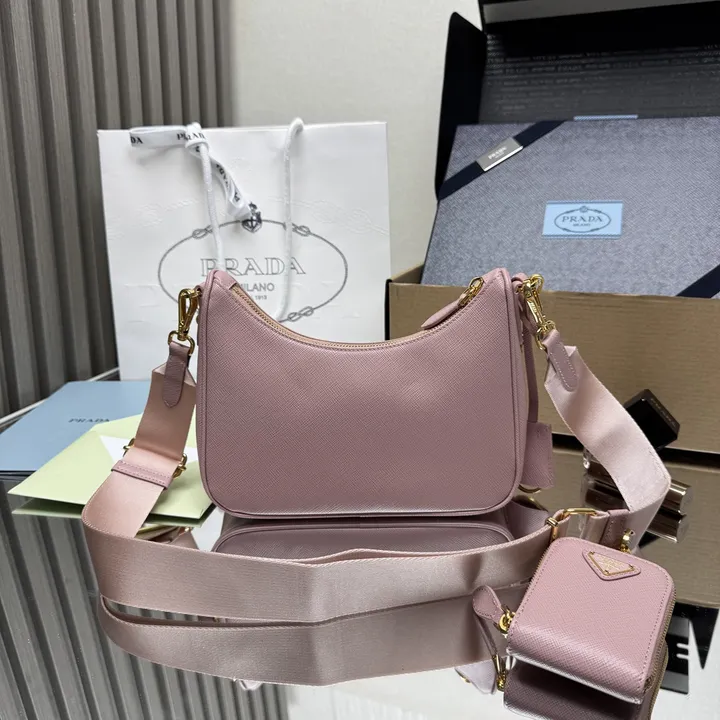 スーパーコピー プラダ キーホルダー