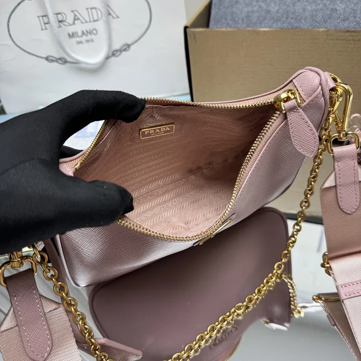 スーパーコピー プラダ キーホルダー