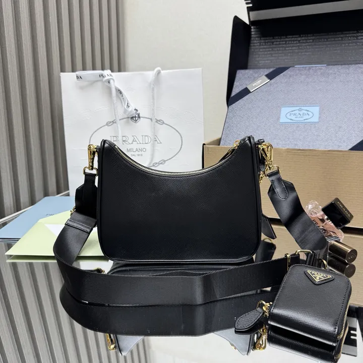 スーパーコピー プラダ キーホルダー