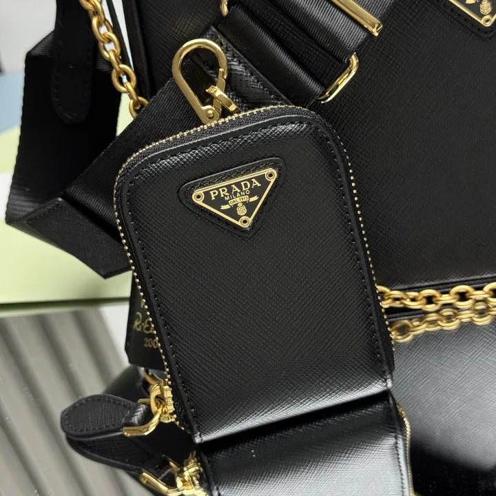 スーパーコピー プラダ キーホルダー