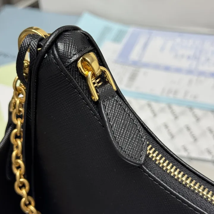 スーパーコピー プラダ キーホルダー