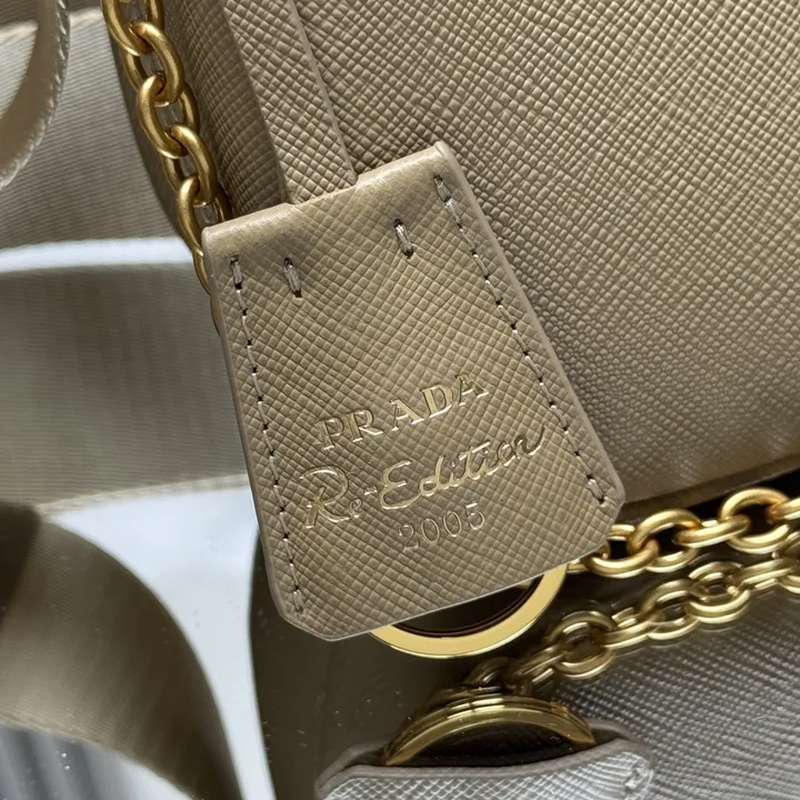 スーパーコピー バレンシアガ キーホルダー