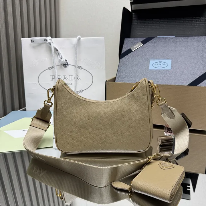 スーパーコピー バレンシアガ キーホルダー