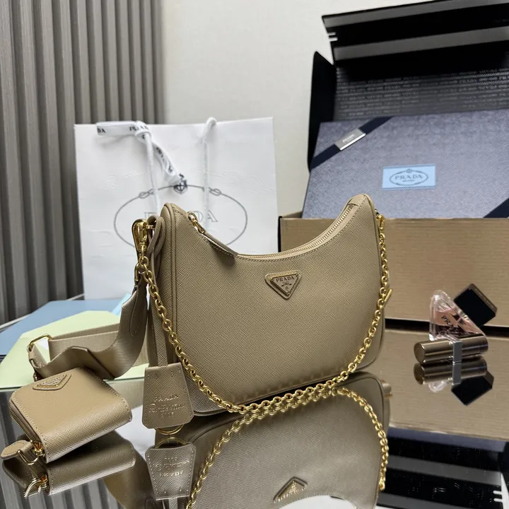 スーパーコピー バレンシアガ キーホルダー