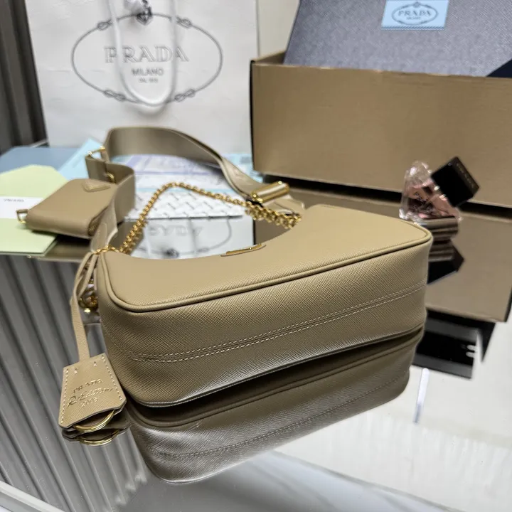 スーパーコピー バレンシアガ キーホルダー