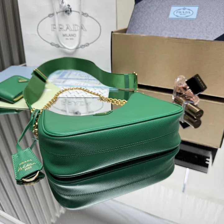 スーパーコピー バレンシアガ キーホルダー