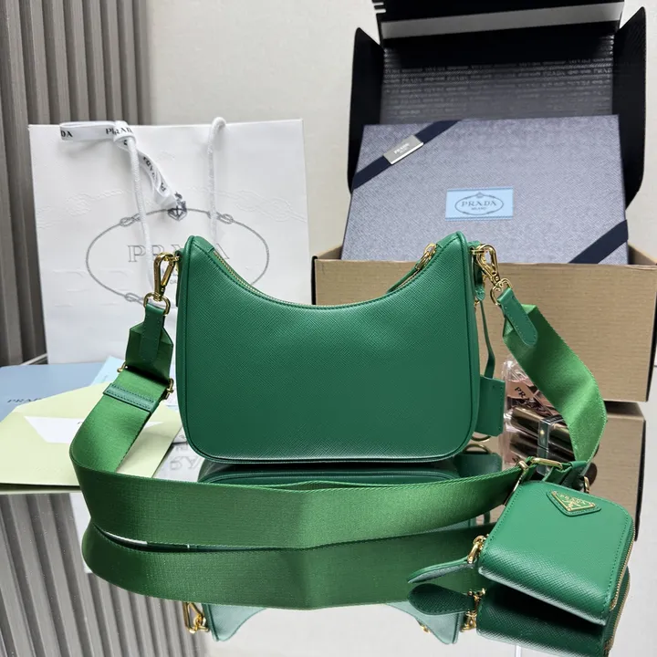 スーパーコピー バレンシアガ キーホルダー