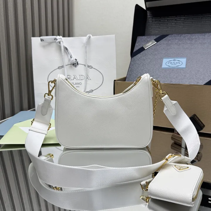 スーパーコピー バレンシアガ キーホルダー