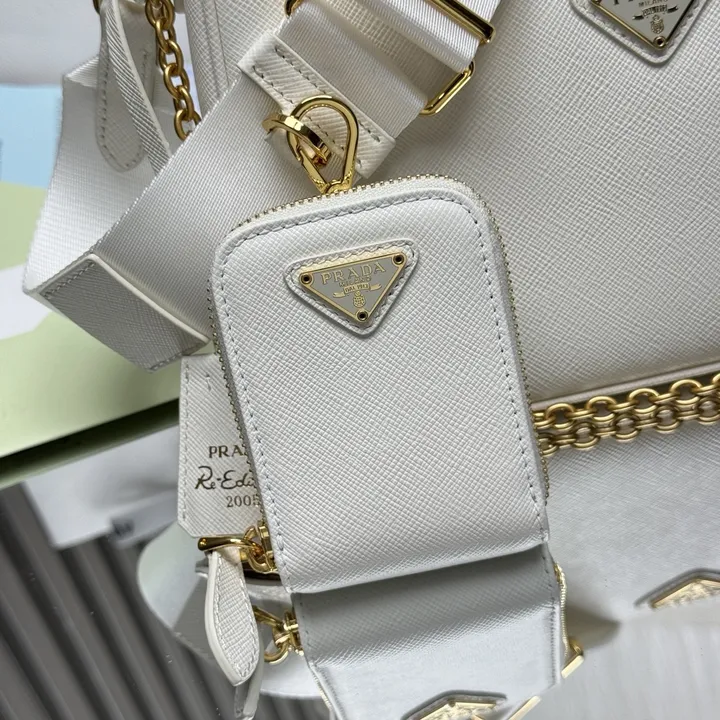 スーパーコピー バレンシアガ キーホルダー