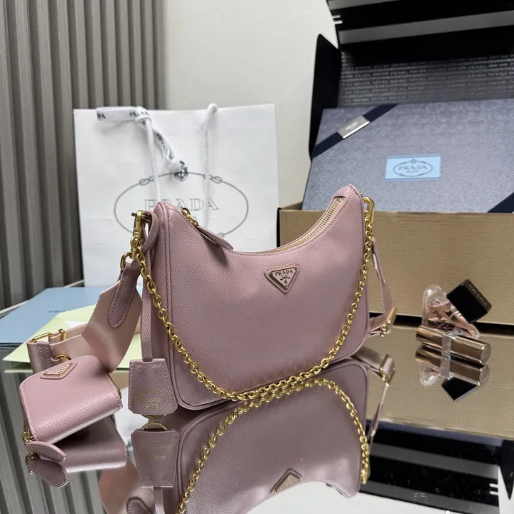 スーパーコピー バレンシアガ キーホルダー