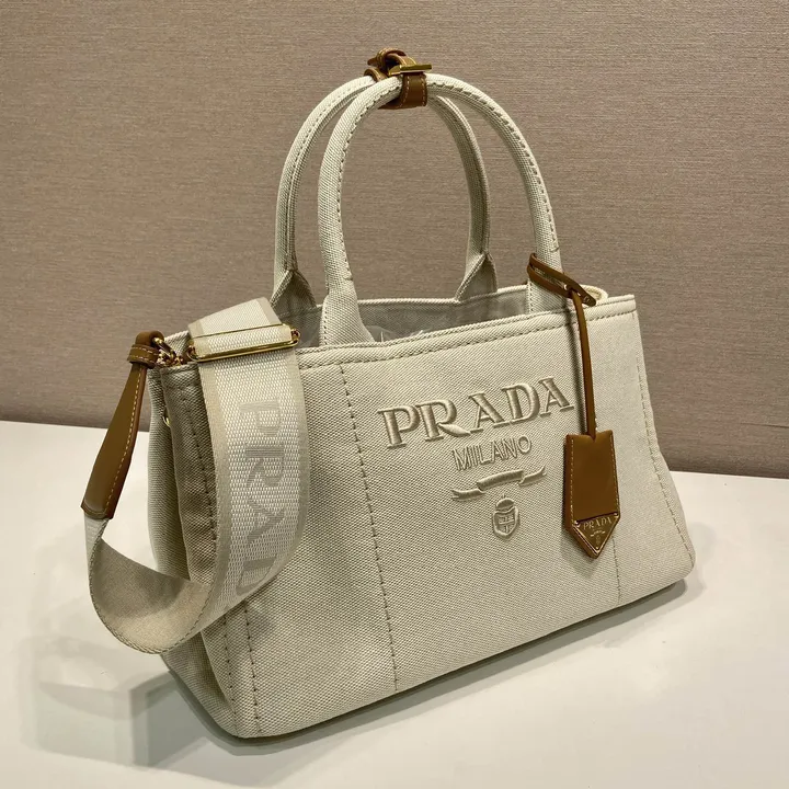 スーパーコピー プラダ キーホルダー