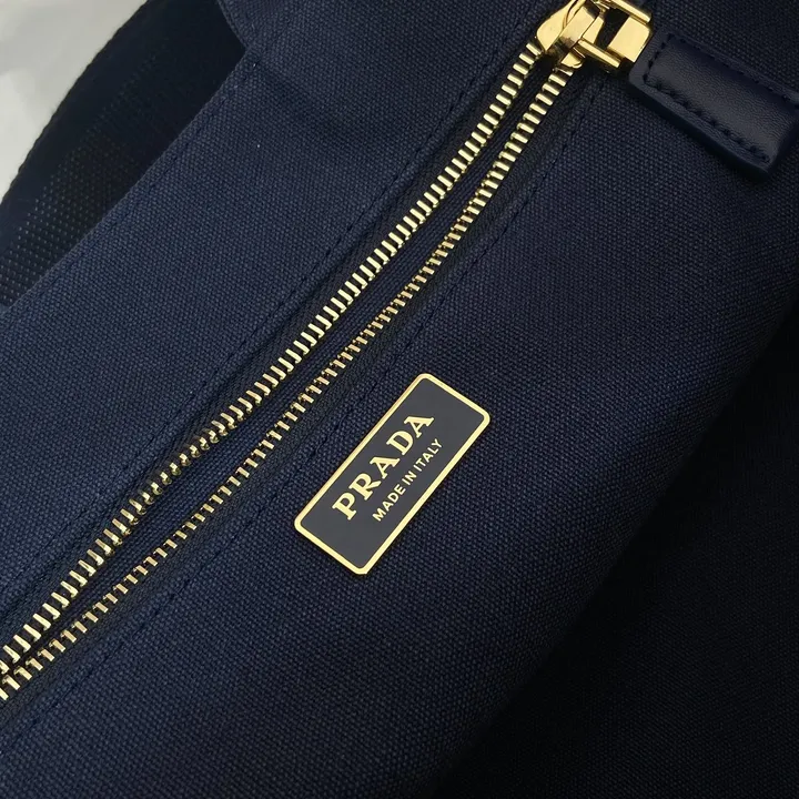 スーパーコピー プラダ キーホルダー