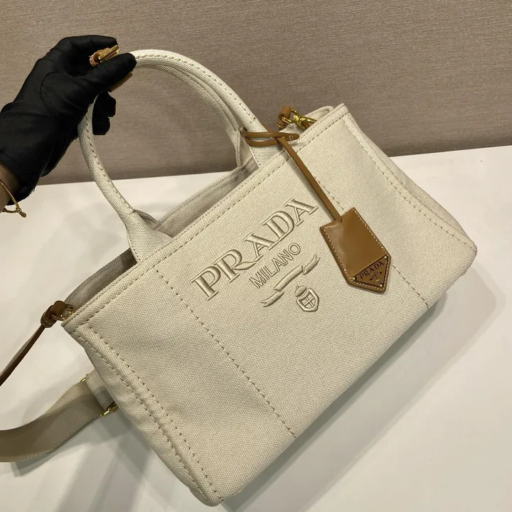 スーパーコピー プラダ キーホルダー