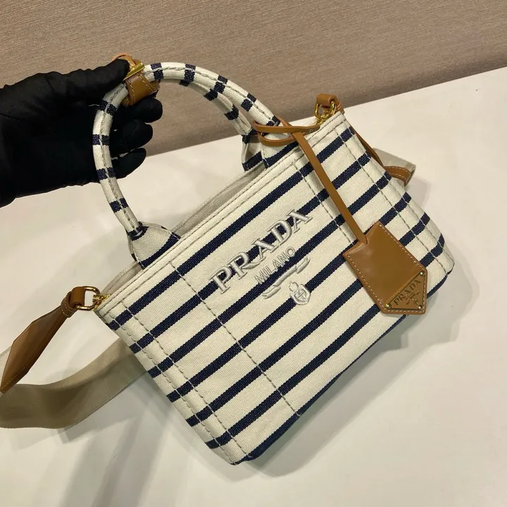 スーパーコピー プラダ キーホルダー